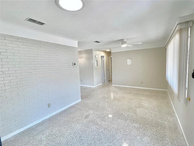 6254 39th Ave N in St. Petersburg, FL - Building Photo - Building Photo