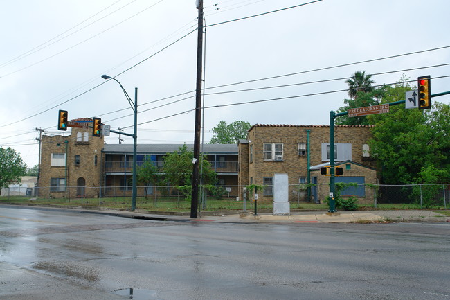 Mary Louise Apartments in San Antonio, TX - Building Photo - Building Photo