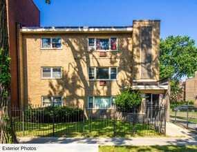 7544 S Saginaw Ave in Chicago, IL - Foto de edificio - Building Photo