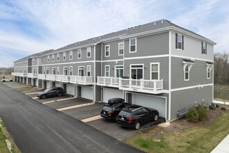 The Townes at Oak Creek in Mundelein, IL - Foto de edificio - Building Photo