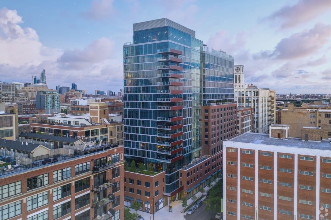 205 S Peoria St in Chicago, IL - Building Photo