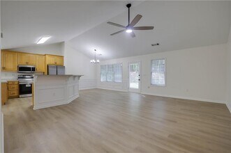 721 Whitehead Rd in Sugar Hill, GA - Building Photo - Building Photo