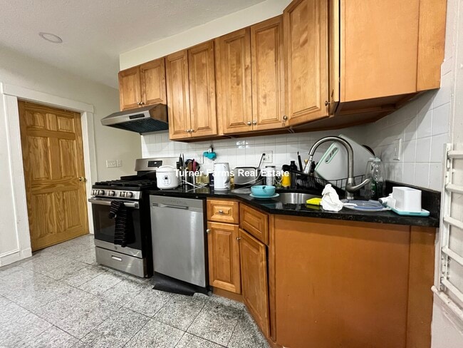 14 Logan St in Boston, MA - Building Photo - Building Photo