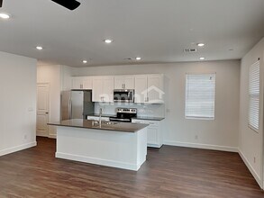 628 N Water St in Henderson, NV - Building Photo - Building Photo