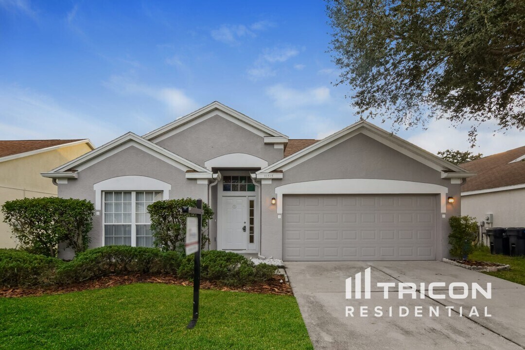 10515 Walker Vista Dr in Riverview, FL - Foto de edificio