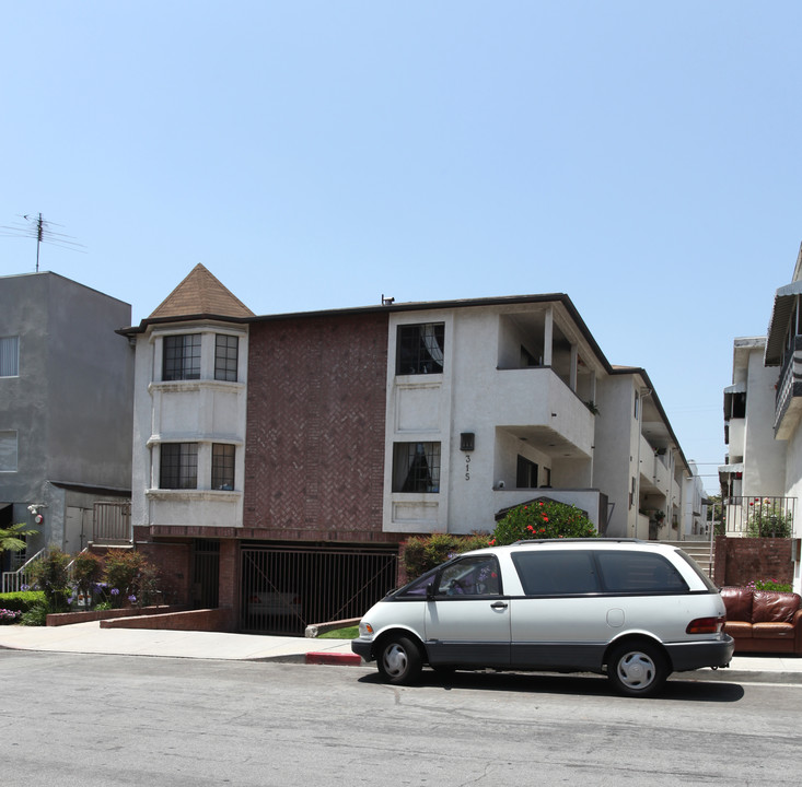 315 E Cedar Ave in Burbank, CA - Building Photo