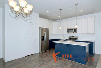 1108 Emerald Pools Ln in Bluffdale, UT - Building Photo - Building Photo