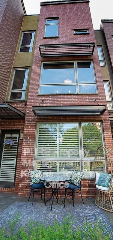 property at 4540 J C Nichols Pkwy