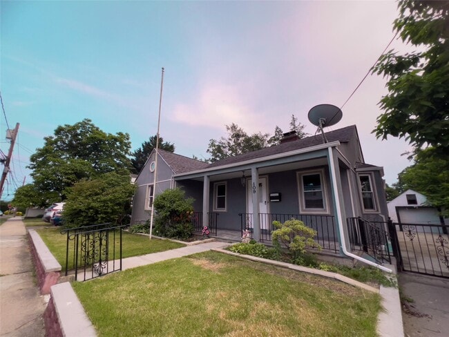 109 L St in Elmont, NY - Building Photo - Building Photo