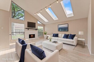 11530 Ella Lee Dr in Houston, TX - Building Photo - Building Photo