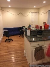 324 St Paul St in Brookline, MA - Foto de edificio - Building Photo