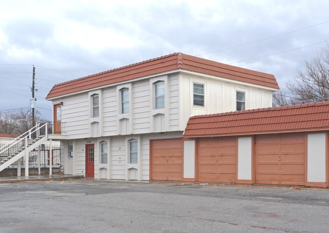 Spanish Crest in Lawrence, KS - Building Photo - Building Photo