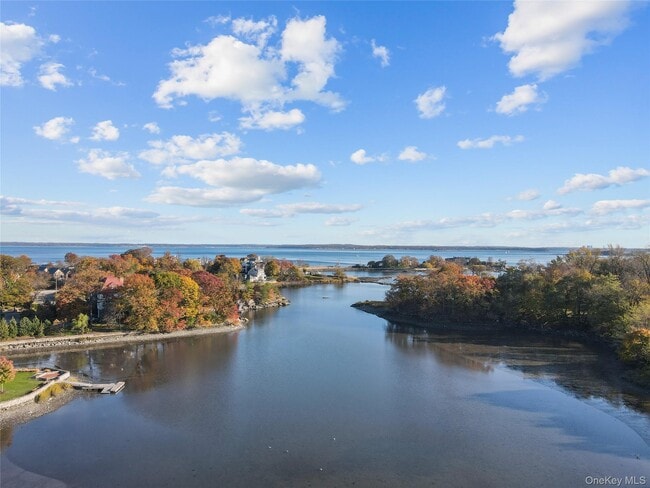 61 Seaview Ave in New Rochelle, NY - Building Photo - Building Photo