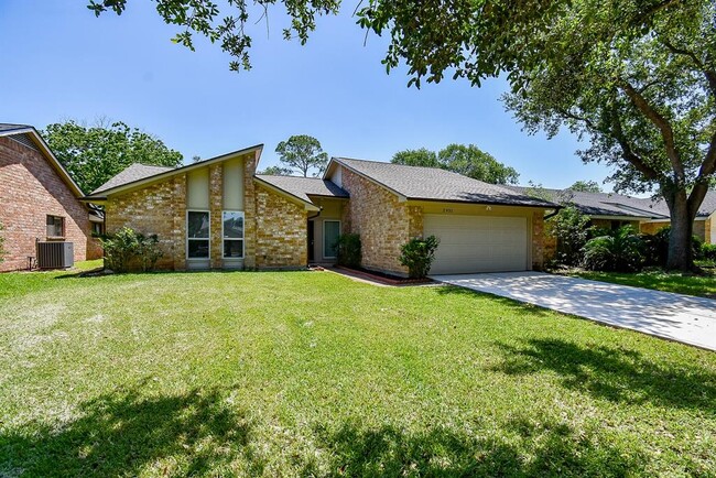 property at 2931 Jenny Dr