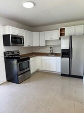 1050 NW 23rd Way in Fort Lauderdale, FL - Building Photo - Building Photo