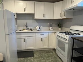 13601 Oxford Ct, Unit MINI HOUSE in Chino, CA - Building Photo - Building Photo