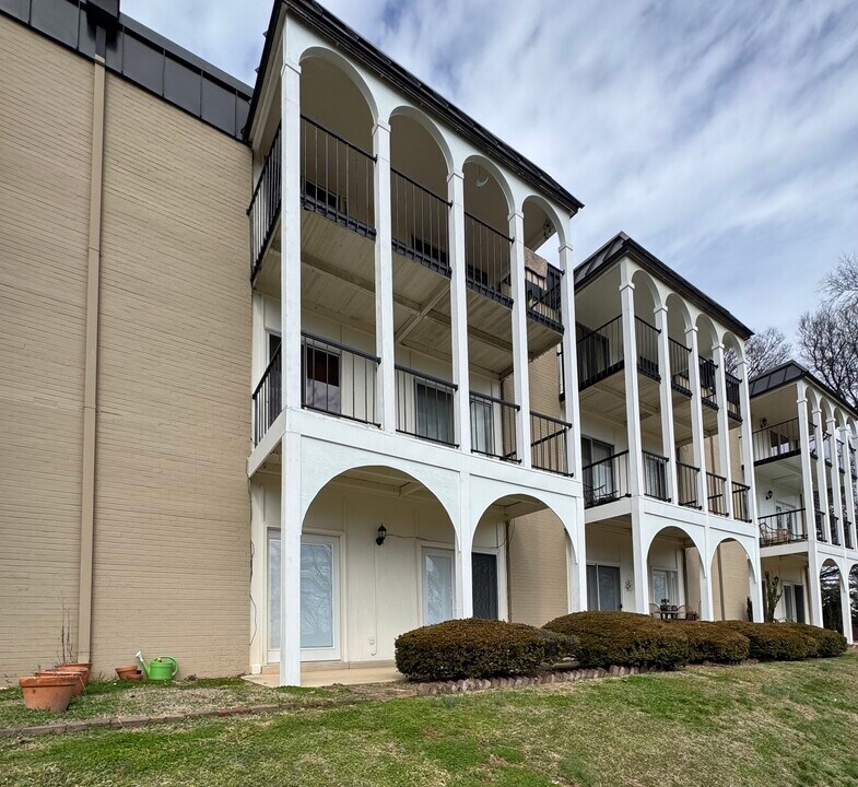 5709 Lyons View Pike, Unit 4103 in Knoxville, TN - Building Photo