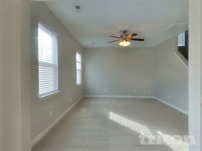 825 Old Forester Ln in Charlotte, NC - Foto de edificio - Building Photo