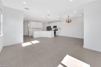 4112 Sonoma Oaks Dr in Naples, FL - Building Photo - Building Photo
