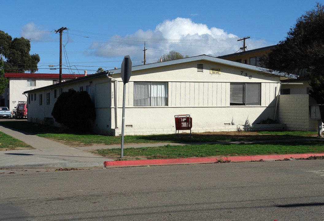 736 N G St in Lompoc, CA - Foto de edificio