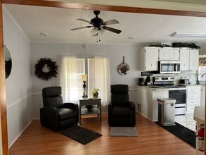 37612 Wallington Dr in Zephyrhills, FL - Building Photo - Building Photo