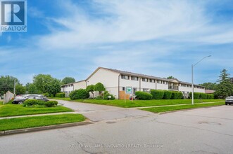 30-30 Flamingo Dr in Woolwich, ON - Building Photo - Building Photo