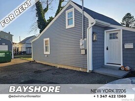 9 Tillie St in Bay Shore, NY - Building Photo