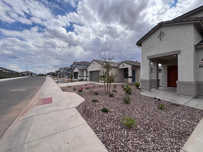 1777 W Stealth Ave in Apache Junction, AZ - Foto de edificio - Building Photo