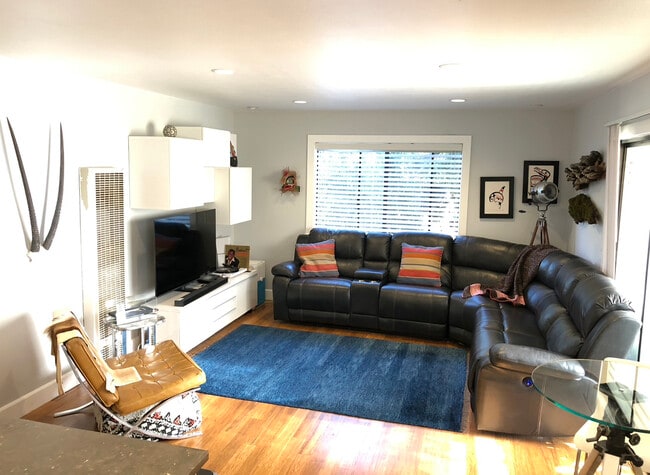 5550 Traffic Way, Unit 13