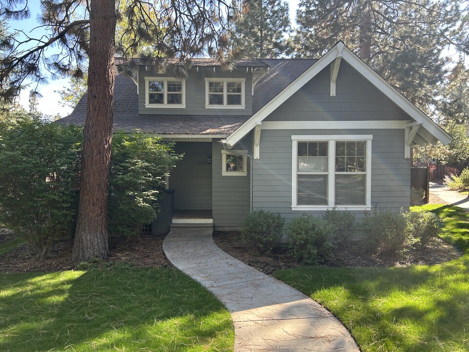 2487 NW Ordway Ave in Bend, OR - Foto de edificio