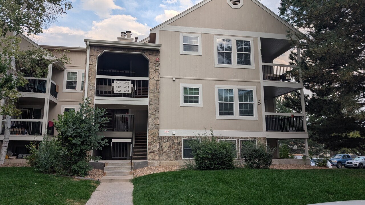 5403 W 76th Ave in Arvada, CO - Foto de edificio