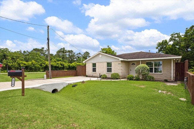 2718 H Ave in Dickinson, TX - Building Photo - Building Photo