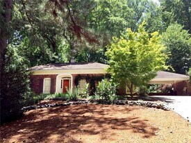 4690 Huntley Dr NE in Atlanta, GA - Building Photo