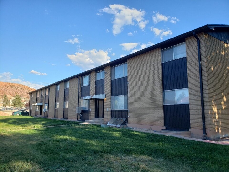 Palmer House Apartments in Cedar City, UT - Foto de edificio