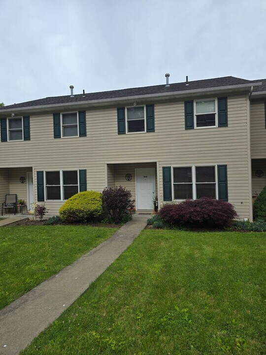 404 Harding St in Lower Burrell, PA - Building Photo