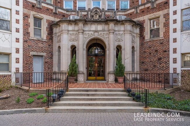 4707 Connecticut Ave NW in Washington, DC - Building Photo - Building Photo