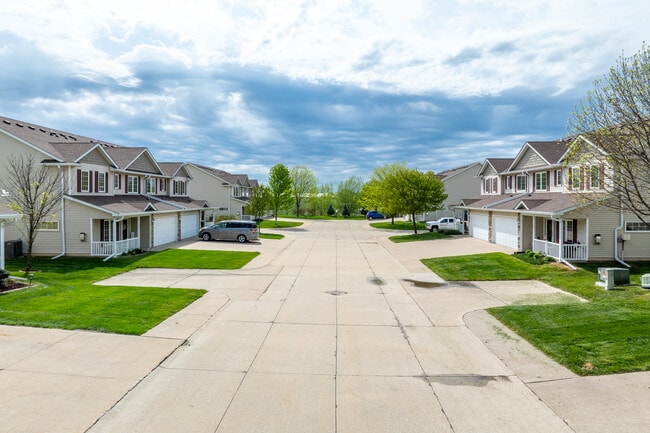 2900 SE Glenstone Dr in Grimes, IA - Building Photo - Building Photo