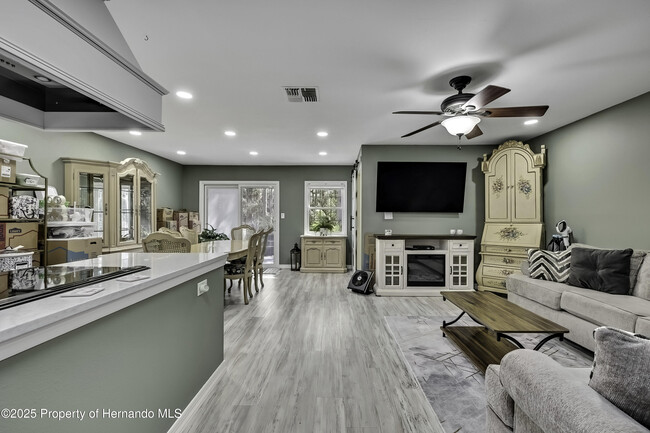 6395 Pinestand Ct in Spring Hill, FL - Building Photo - Building Photo