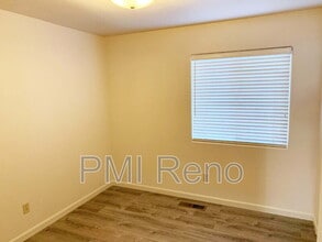 5725 W Brookdale Dr in Reno, NV - Building Photo - Building Photo