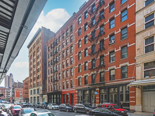 32 N Moore St in New York, NY - Building Photo - Building Photo