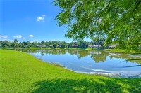 300 Wentworth Ct in Naples, FL - Building Photo - Building Photo