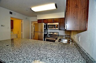 6910 Skillman St in Dallas, TX - Building Photo - Building Photo