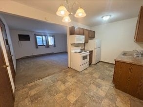 225 1st St SW in Wells, MN - Building Photo - Building Photo