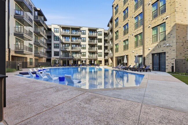 1950 Winrock Blvd in Houston, TX - Building Photo - Building Photo