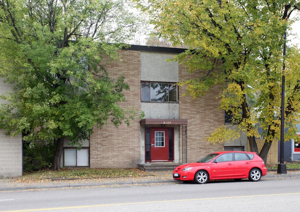 2407 W Broadway Ave in Minneapolis, MN - Building Photo