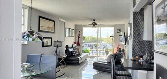 14165 SW 87th St in Miami, FL - Building Photo