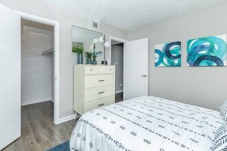 8800 N Interstate Hwy 35, Unit 2127 in Austin, TX - Foto de edificio - Building Photo