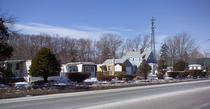 1540 Broadway in Raynham, MA - Foto de edificio - Building Photo