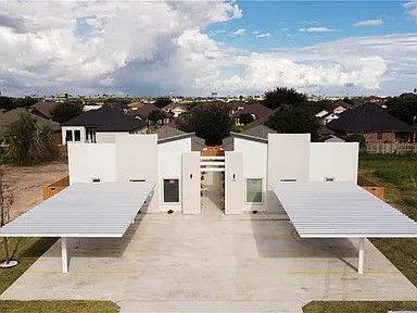705 Deanne Dr in Weslaco, TX - Foto de edificio - Building Photo