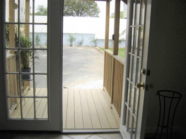 5 Clyde St, Unit 1 in Somerville, MA - Building Photo - Building Photo